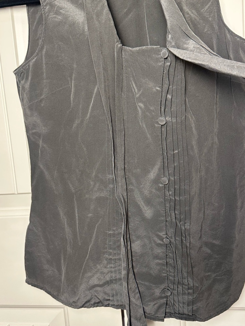 Ann Taylor Black Label Olive Green 100% Silk Sleeveless Blouse Top Tie Neck 8 - Picture 5 of 9